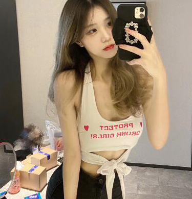 高挑身材，白皙皮肤，身材火爆服务绝