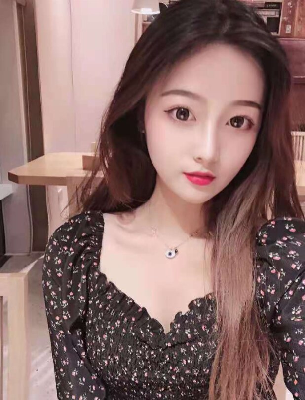 波大奶粉皮肤白，样貌乖巧服务好