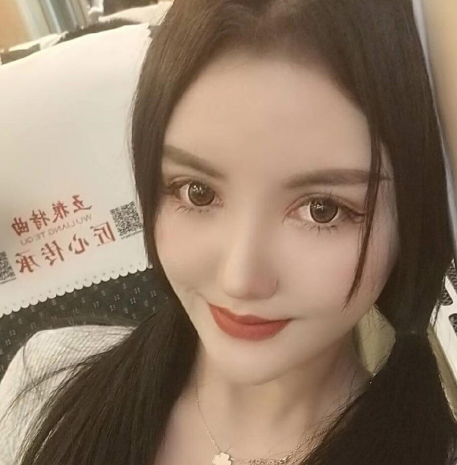 长相有点混血 胸又大又软 服务还很棒