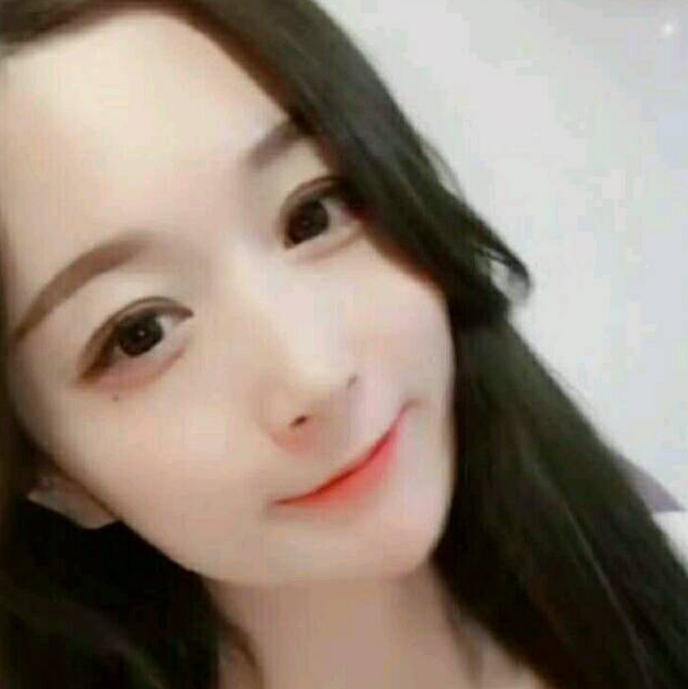 肉感大长腿性感妹子一个