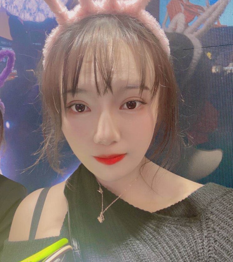 年轻漂亮的兼职妹子，很爽
