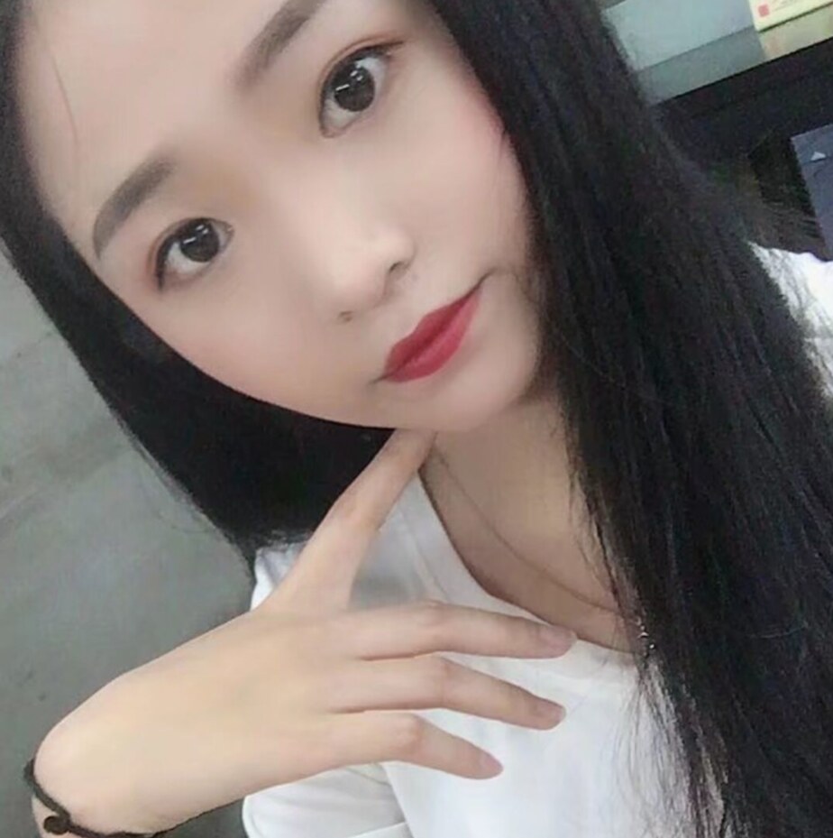 清纯甜美的漂亮美眉，挺不错的服务