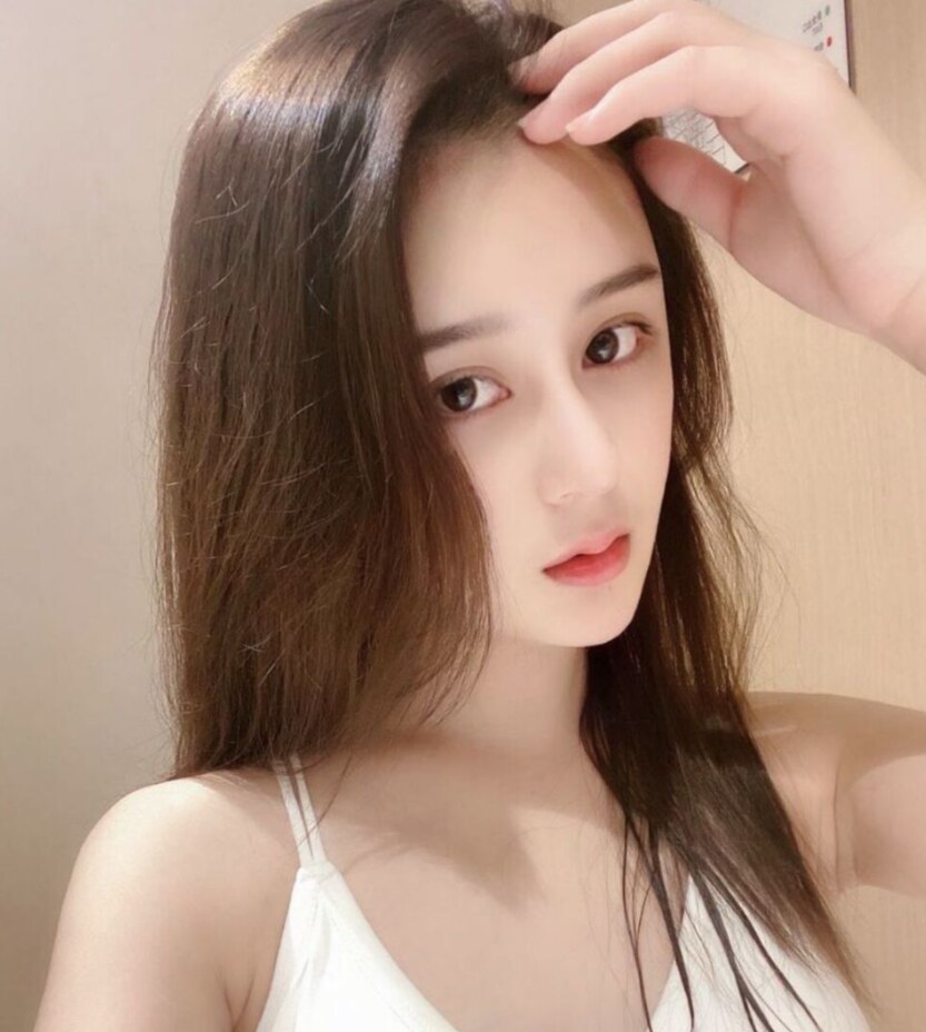 肌肤雪白的妹子，真是性感尤物