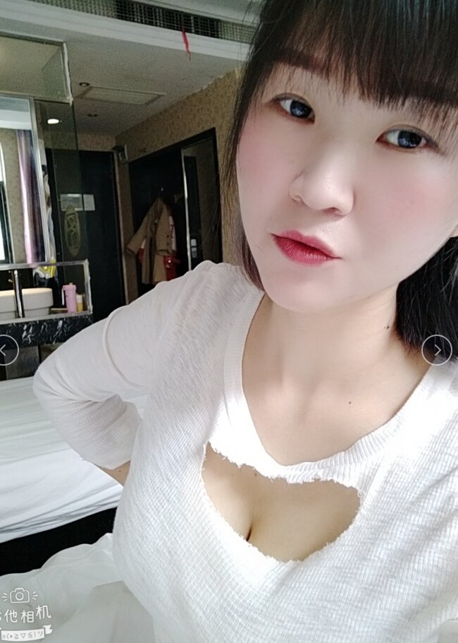 服务很热情，皮肤不错微胖妹