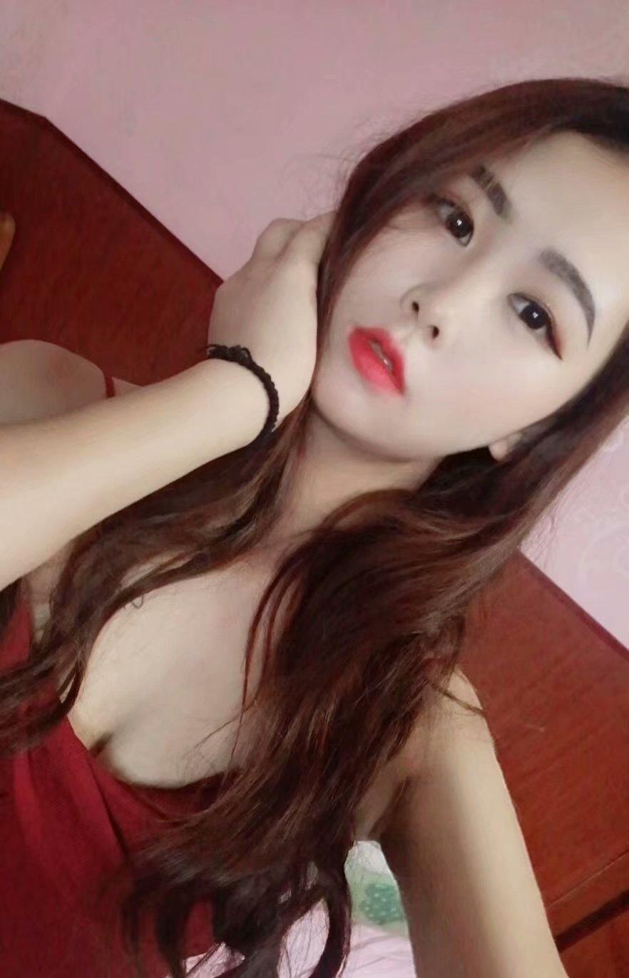 性感胸不小的火辣妹子，服务超爽