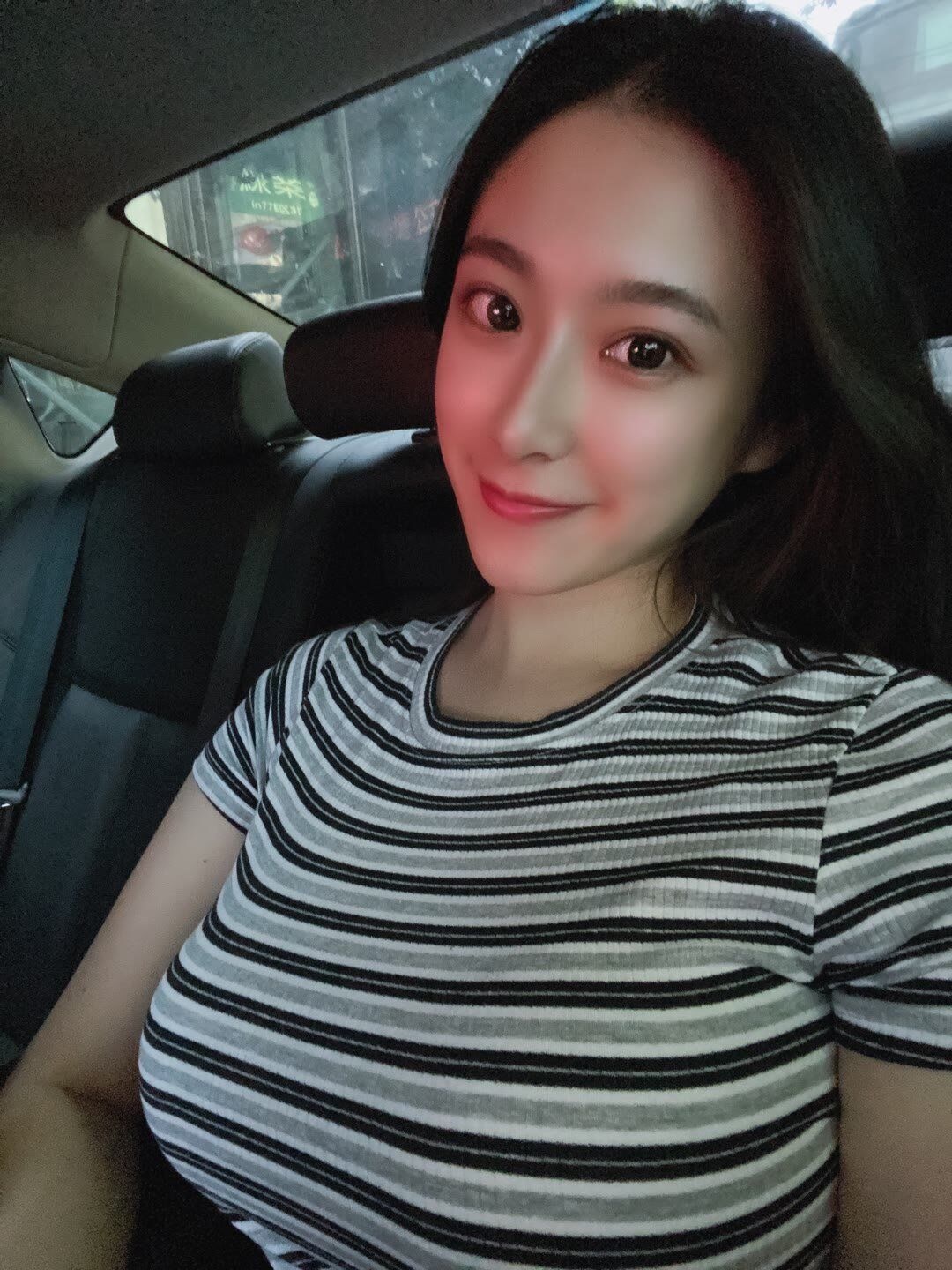 妹子上凸下翘，洋马身段，单手不能握
