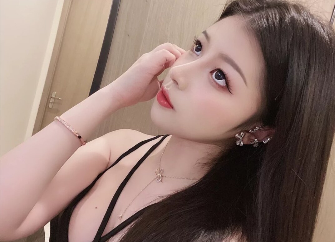 波大好身材，清纯浪骚的小嫩妹