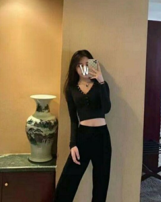 娇小大胸小姐姐，粉嫩B紧