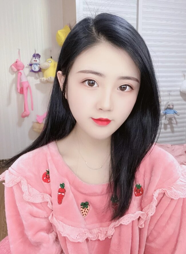 皮肤白嫩的温柔妹子，口活厉害，很嫩