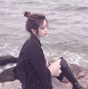 很嫩，优雅的性感小妹，口的很卖力