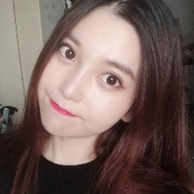清纯可人的性感妹子，小奶胸