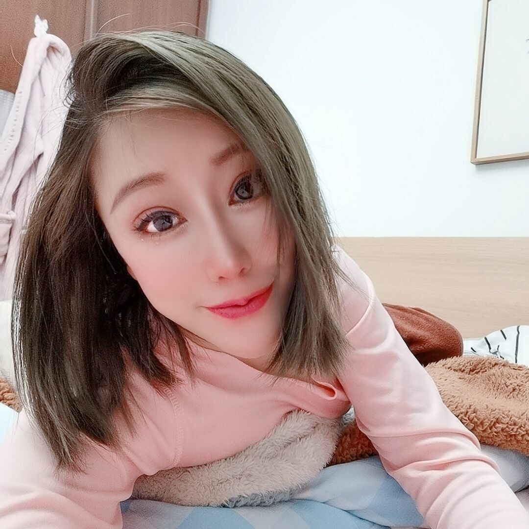 皮肤白，素质高的完美少妇，活是真能的好
