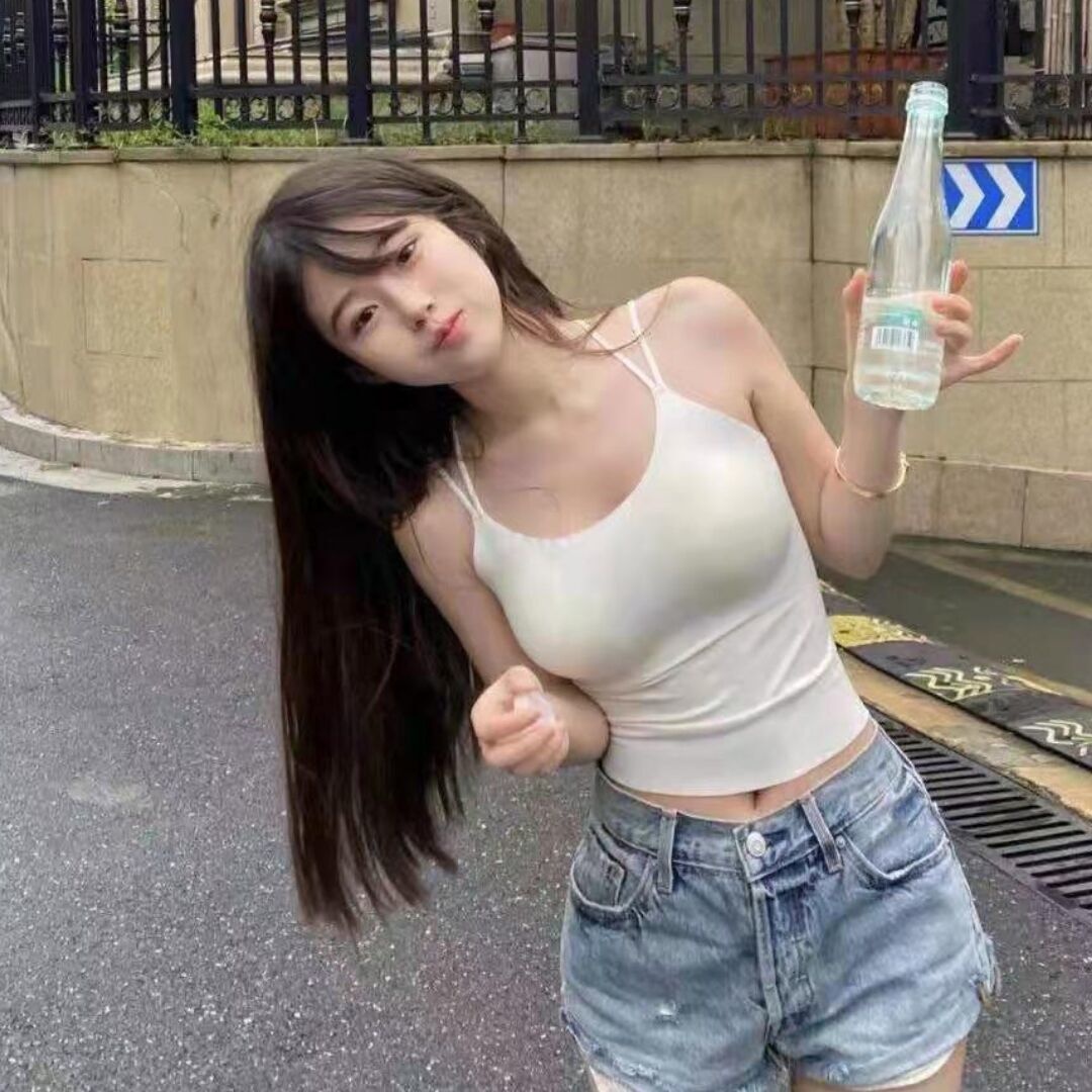 温柔可爱的妹子，奶凶奶凶的