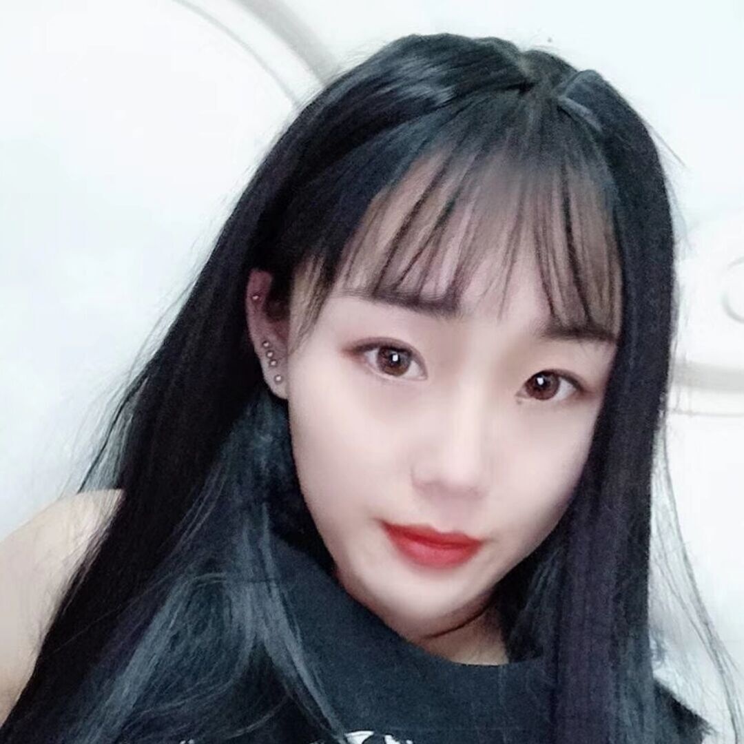 美女一个，长相清纯，温柔小可爱