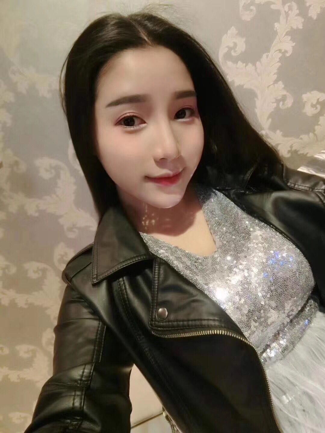 读艺术的大学生妹子，偶尔兼职