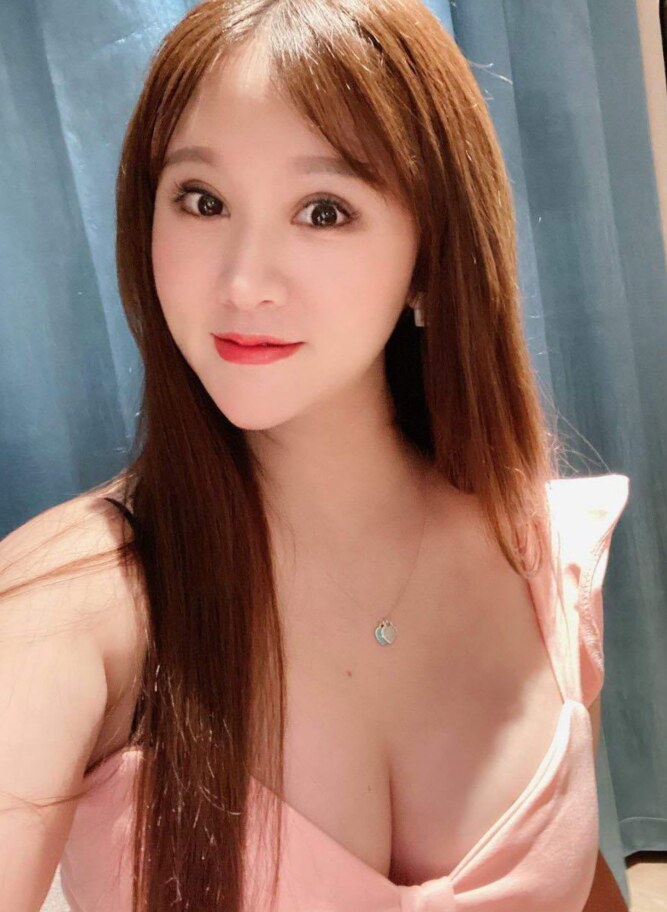 长腿大胸美女 值得一去 