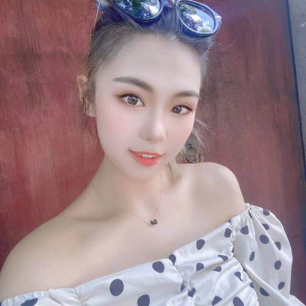小姐姐年纪不大，身材好，细腰翘臀