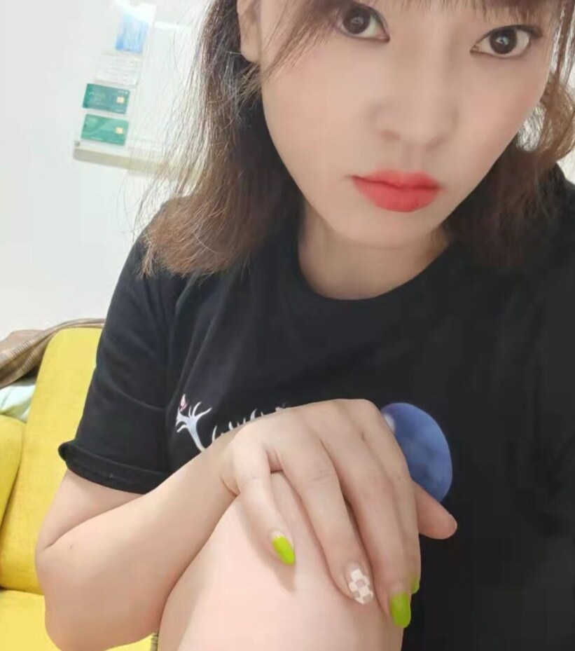 身材好的成都女孩，苗条玲珑，胸很完美