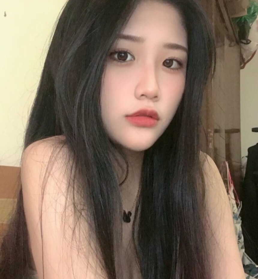 年轻漂亮小妹，貌美肤白，身材一流
