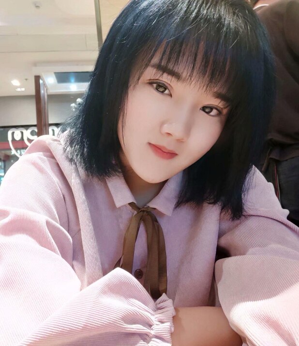 胸大粉嫩的肉肉妹子