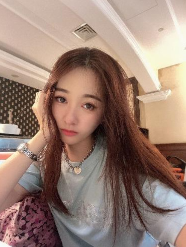 兼职小妹。人美，是真的美