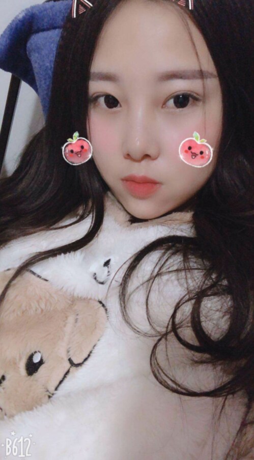眼睛会勾魂的迷人小姐姐