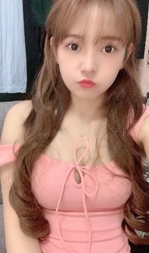 甜美系兼职学生妹，身材火辣