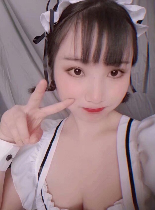 俏皮的虎牙妹子，服务好