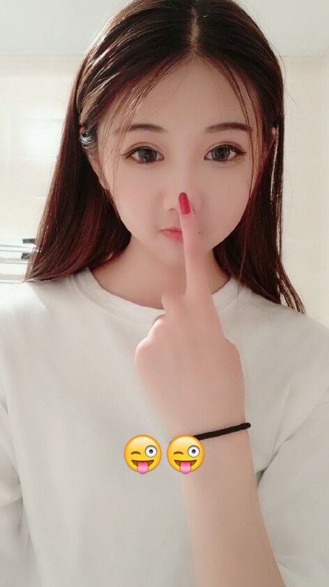 很萌很治愈的女孩，卡通般的小脸蛋