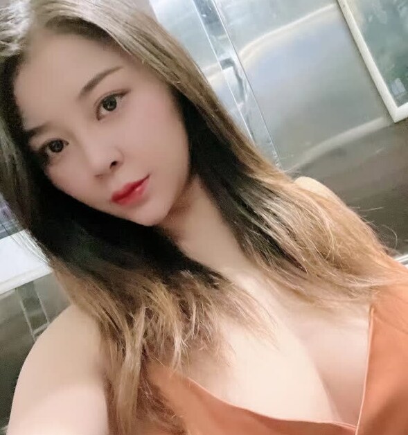 可以陪洗的大胸妹子