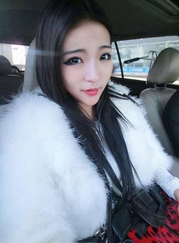 妹子大长腿，感觉很不错，颜控必选