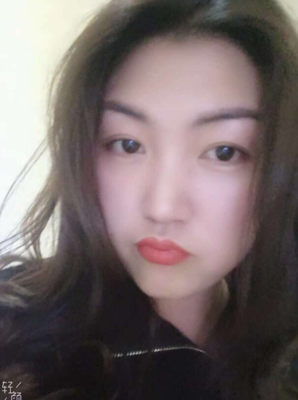 高颜值极品嫩女，姿势多，会玩的很