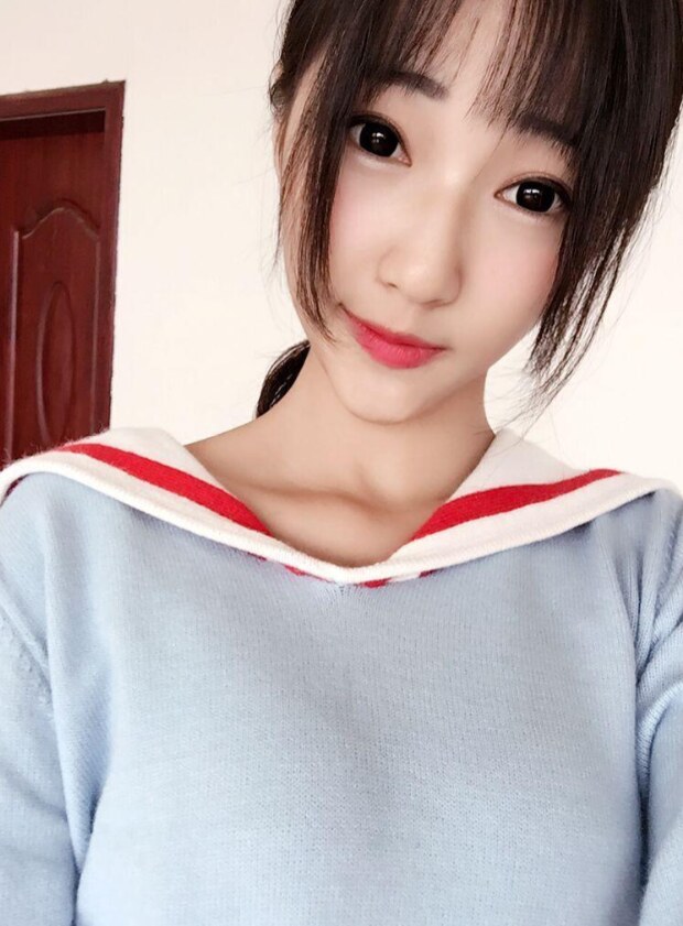 小巧可人的嫩妹伊伊