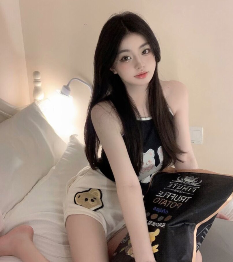 超爽00后妹子胸大屁股翘
