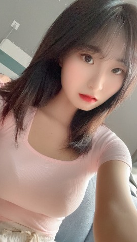 态度极好的白嫩妹子，温柔可人，很性感