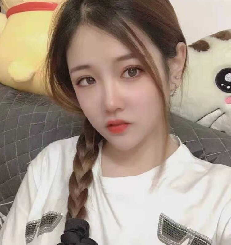 清纯感十足的小妹妹，姿势很配合