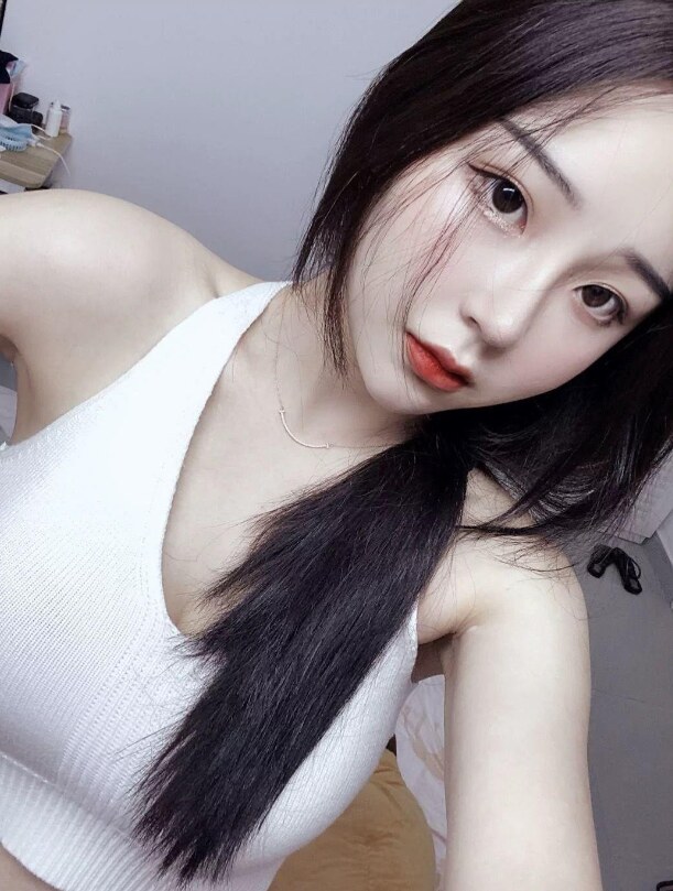 一个服务挺不错的小姐姐