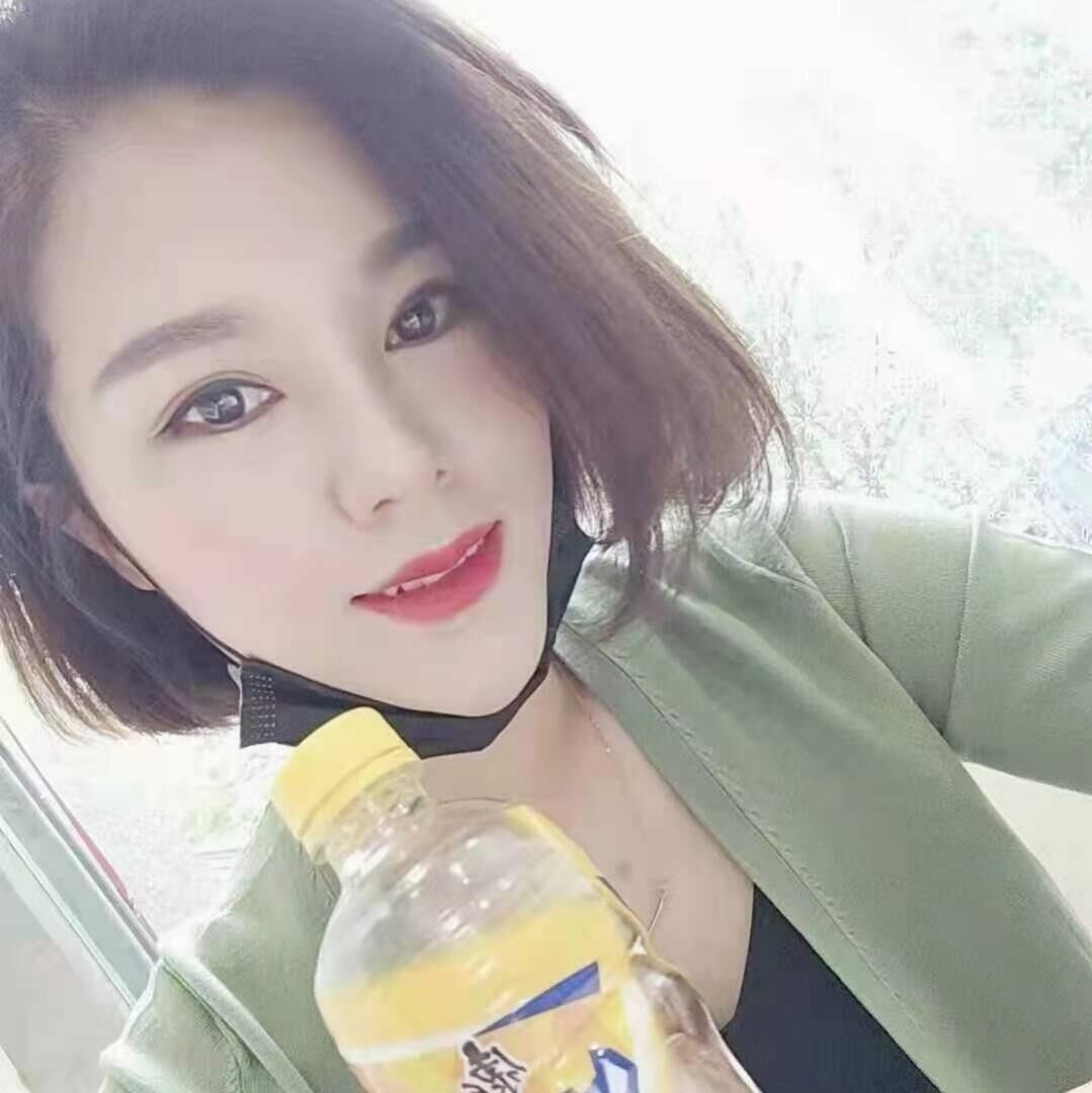 高挑大长腿，肤白貌美