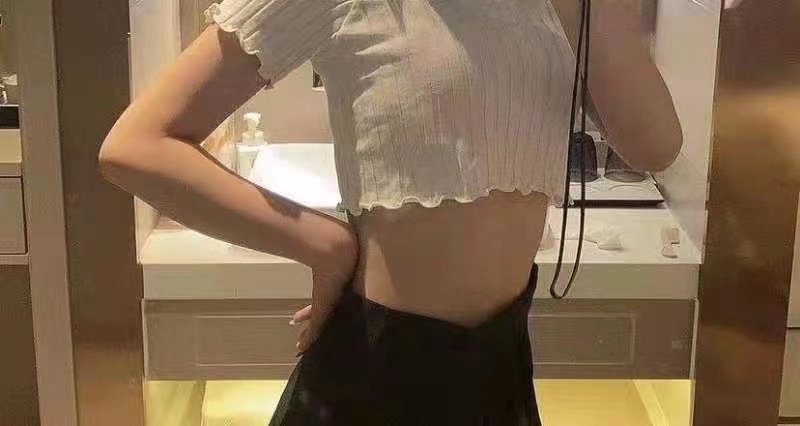 睡了附近的蝴蝶妹妹，性感细腰