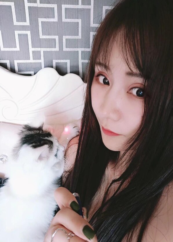 喜欢吃肉的风骚嫩妹