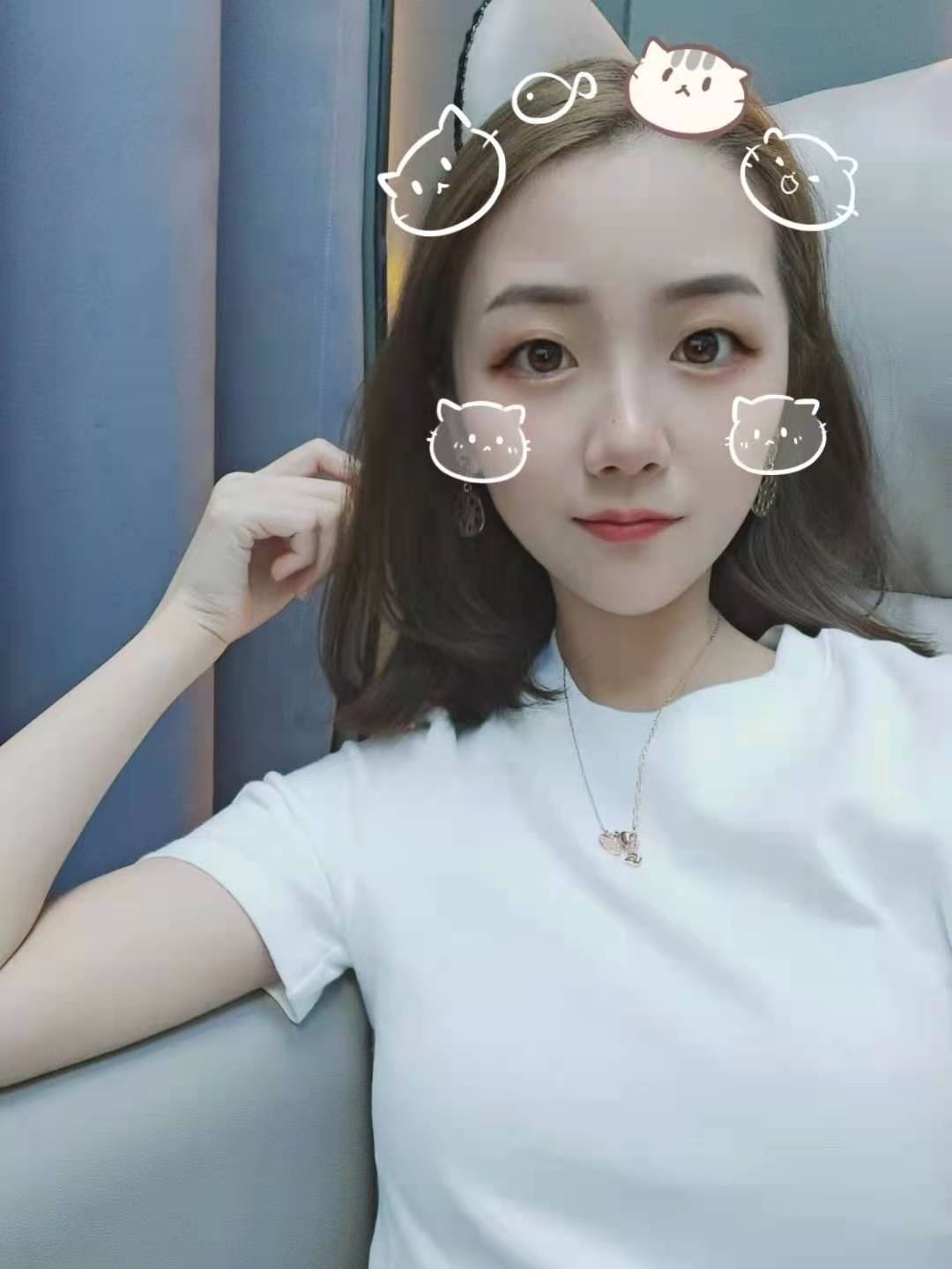 娇小可爱型的嫩妹子
