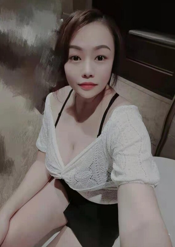 嫩水多的大胸姐姐