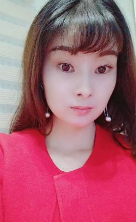 一个身材很好的大眼妹
