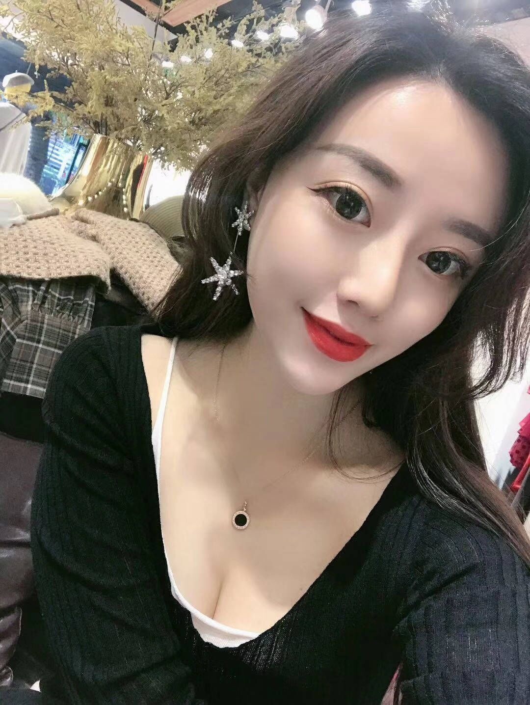 个子高挑的御姐，服务型美女