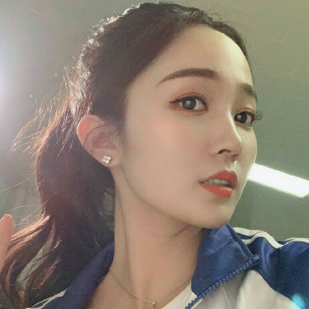 刚下水大胸，高颜值气质美女