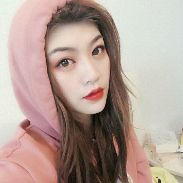 身材不错，前凹后翘的妹子，自己体验