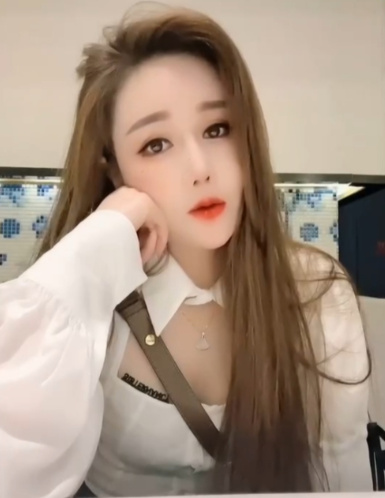 张府园知性姐姐身材好