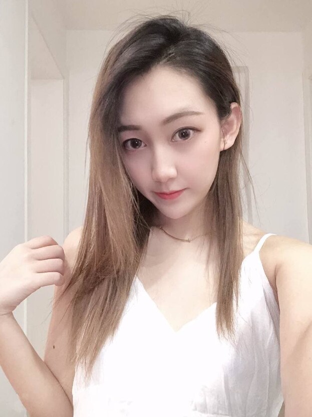 奶子圆润，下面紧的极品妹子