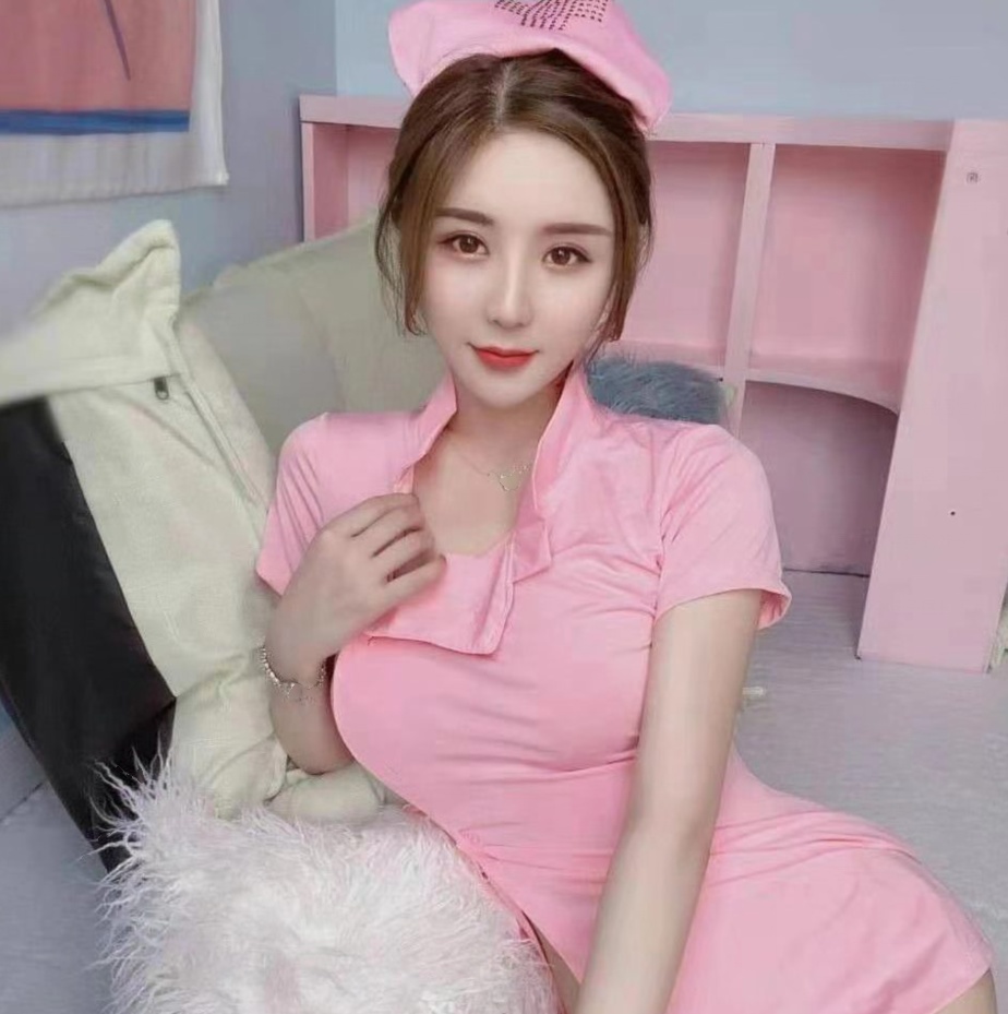 刚下海兼职车模，童颜巨乳