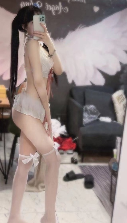 床下正经床上淫荡的骚女